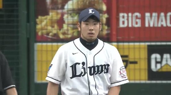 2回表１ツーアウトから四球２ベース１点 (3)