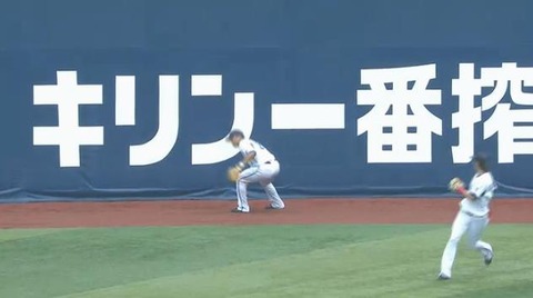 1回表2栗山タイムリー2ベース (3)