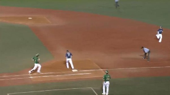 ６回裏１サードゴロ (2)