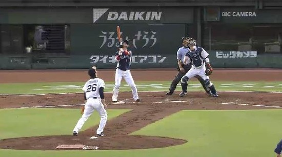 ２回表３鬼崎初球打ちサードフライ (3)