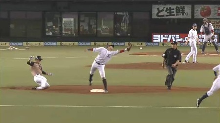 ６回表１岡本篤失点 (3)