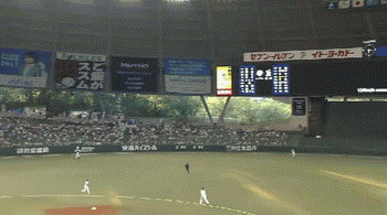 2回表1秋山ファインプレークルーズ (1)