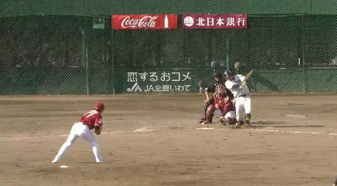 ８回表３浅村三塁線を抜くタイムリー２ベース (1)