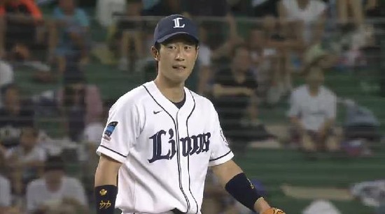 4回表１ヒットと外崎のエラー１塁２塁１アウト (1)