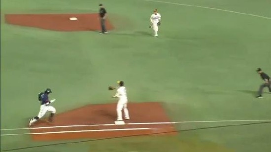 ７回表３栗山サードゴロ (1)