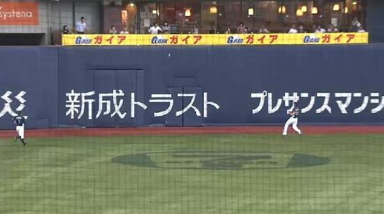 １回裏３中島２点タイムリー２ベース (2)