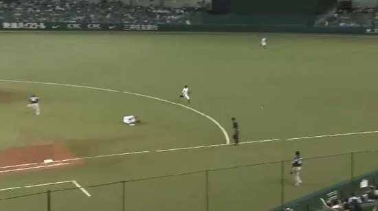 ２回表４伊志嶺２点タイムリー (2)