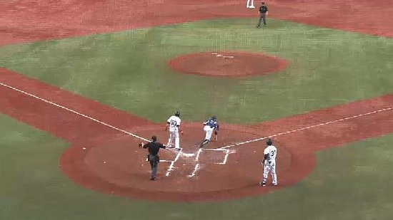 １回裏３トカダ犠牲フライ森無駄な送球２塁 (4)