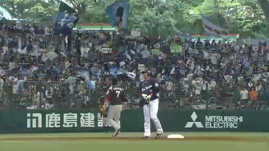１回裏１浅村２ベース (1)