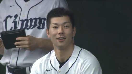 ３回裏１炭谷HRビデオ判定 (10)