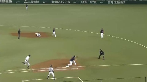 2回裏2アブレイユ併殺 (2)