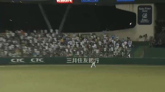５回裏２初球差し込まれてセンターフライ (3)