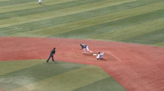 ６回裏１渡辺送球エラー１塁２塁 (2)
