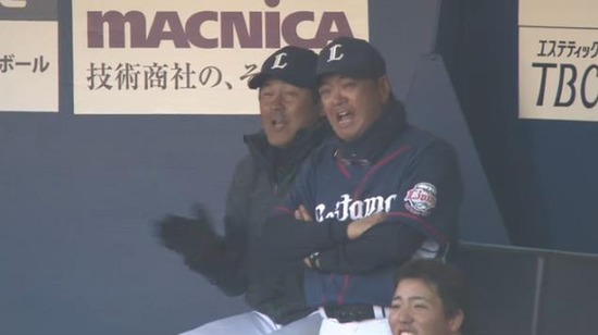 5回表２炭谷バスター成功ヒット (1)