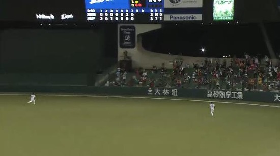 ８回裏７高谷３点タイムリー (2)