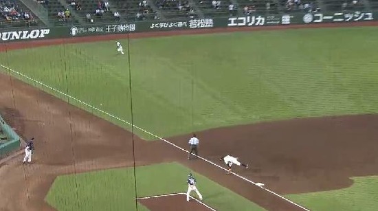 ２回表２脇谷２ベース２塁３塁 (4)
