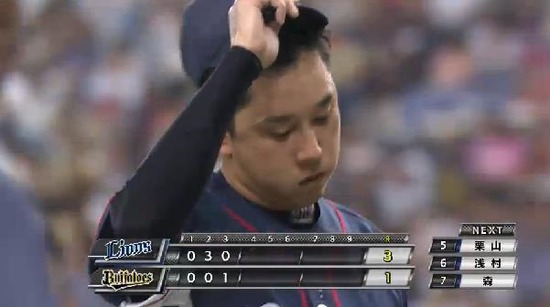 ３回裏５カラバイヨライトフライ (3)