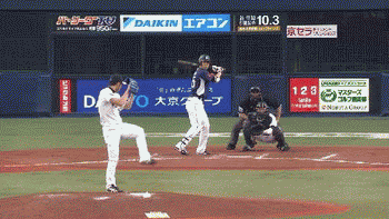 ９回表１秋山３ベース216本目 (1)