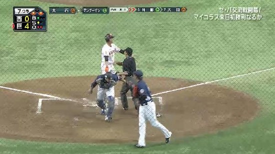 7回裏5暴投頭脳プレー (3)