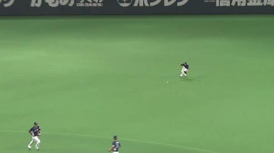 ４回裏２中島タイムリー (1)