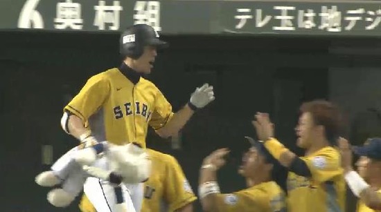 ５回裏１秋山HR (9)