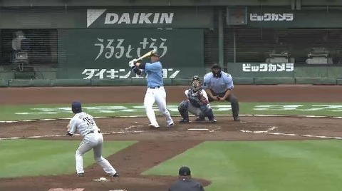 ３回裏２岡田犠牲フライ (1)