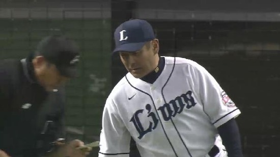 3回表3山田走者一掃3点タイムリー2ベース牧田KO (7)