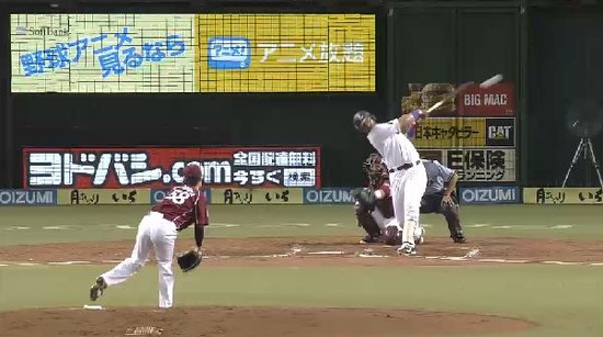 ２回裏１メヒア低い弾道でレフトを抜く (3)