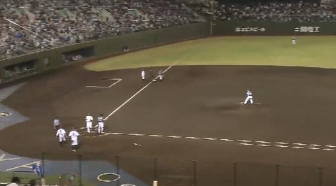 ４回裏３斎藤２点タイムリー (3)