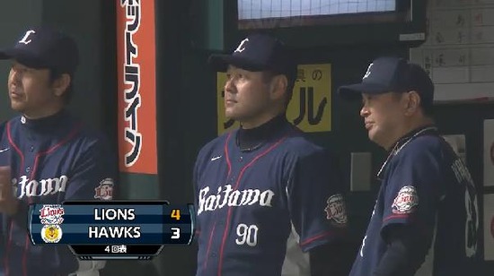 ４回表４金子逆転２点タイムリー２ベース  (1)