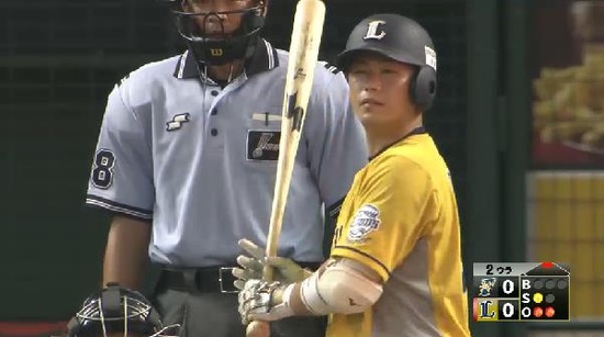 ２回表２岡田タイムリー (1)