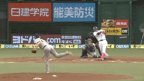 2回裏１先頭木村３試合連続ヒット (1)