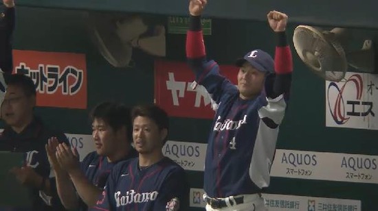 ４回表４金子逆転２点タイムリー２ベース  (4)