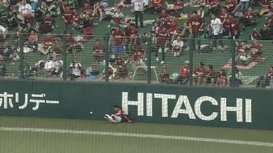 ３回裏２秋山単独4位207本目３ベース (1)