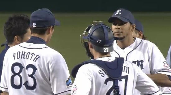 11回表1バスケスヒットバント2塁山崎ヒット1アウト1塁3塁 (3)