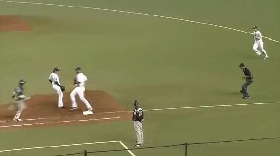 ７回表３ツーアウト３塁を武隈が凌ぐ (2)