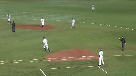 ４回裏２併殺 (2)