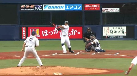 １回裏２糸井併殺 (1)