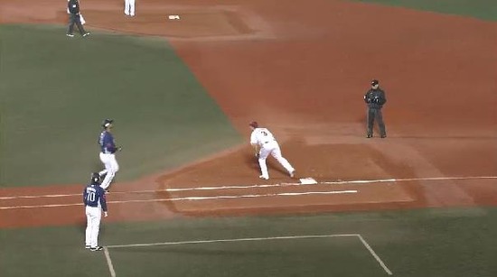 ３回表３メヒアサードゴロ (2)