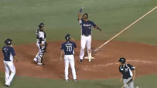 5回表1メヒア2ラン (4)