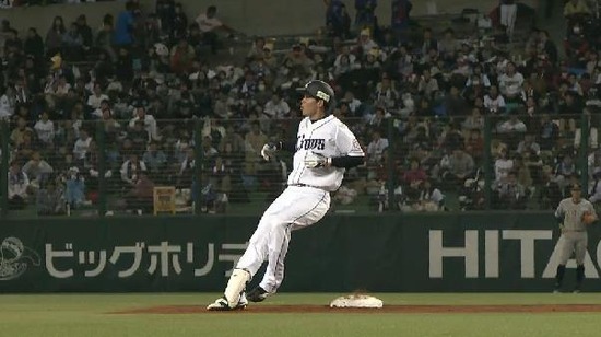 6回裏1先頭秋山2ベース