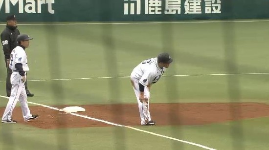 2回裏1中村四球メヒア内野安打1塁3塁
