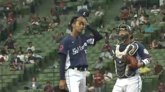 2回表1島内タイムリー (1)