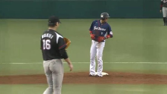 ５回裏１牽制ミス２塁秋山 (4)