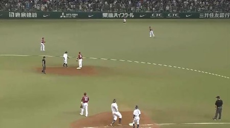 ７回裏１浅村エラーメヒアヒット (1)