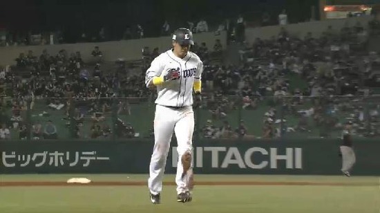 ４回裏３おかわりフライアウト浅村盗塁失敗 (2)