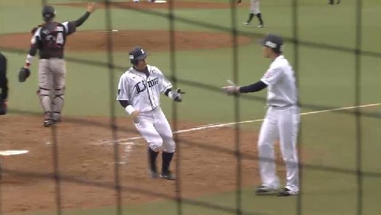 ５回裏４浅村２点タイムリー２ベース (4)