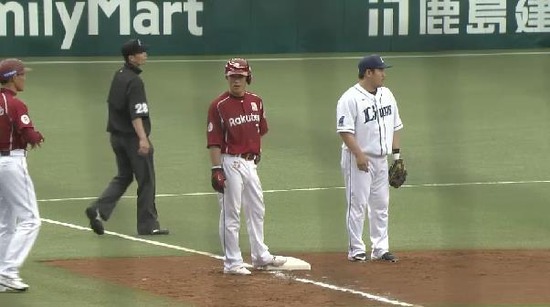 ４回表３枡田ショートフライ (1)