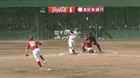 ６回表２栗山タイムリー２ベース (2)