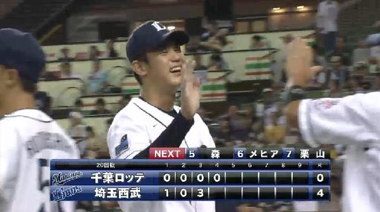 4回表３クルーズファーストファールフライ (3)